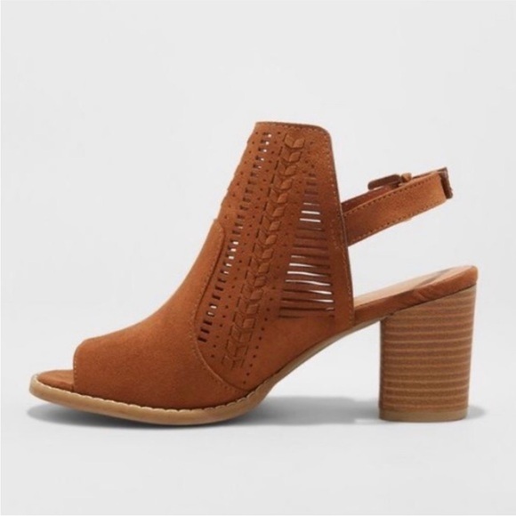 Universal Thread 💚 Brown sling back peep-toe shoe - Picture 2 of 9